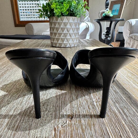 Louis Vuitton LV Monogram Leather Slides - Picture 4 of 9